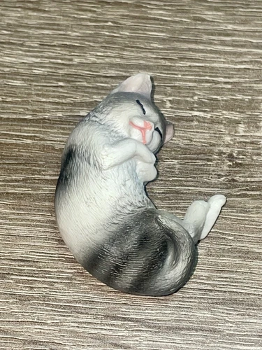 Sleeping cat figurine PVC realistic grey and white #13 - photo 4