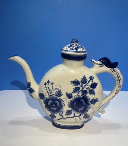 Vintage Chinese Te Pot (#1)
