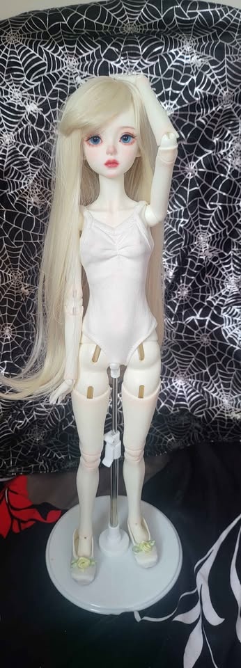 Celia 1/4 BJD Doll - Glam Face Up, Box, COA - photo 2