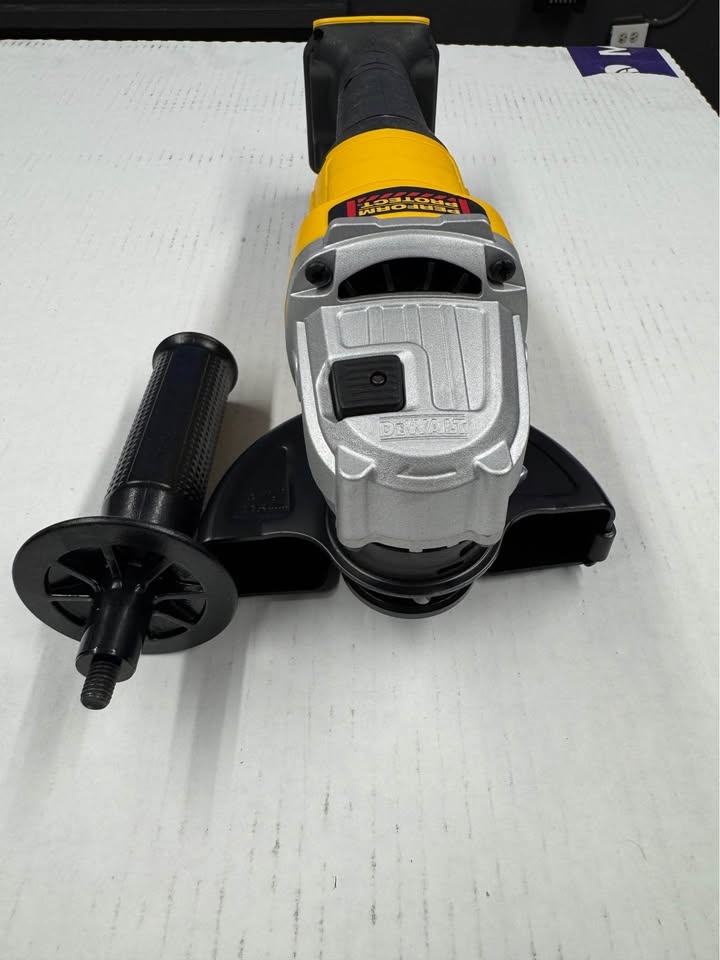 DEWALT 20V MAX Cordless Brushless 4-1/2 in. Angle Grinder - photo 3