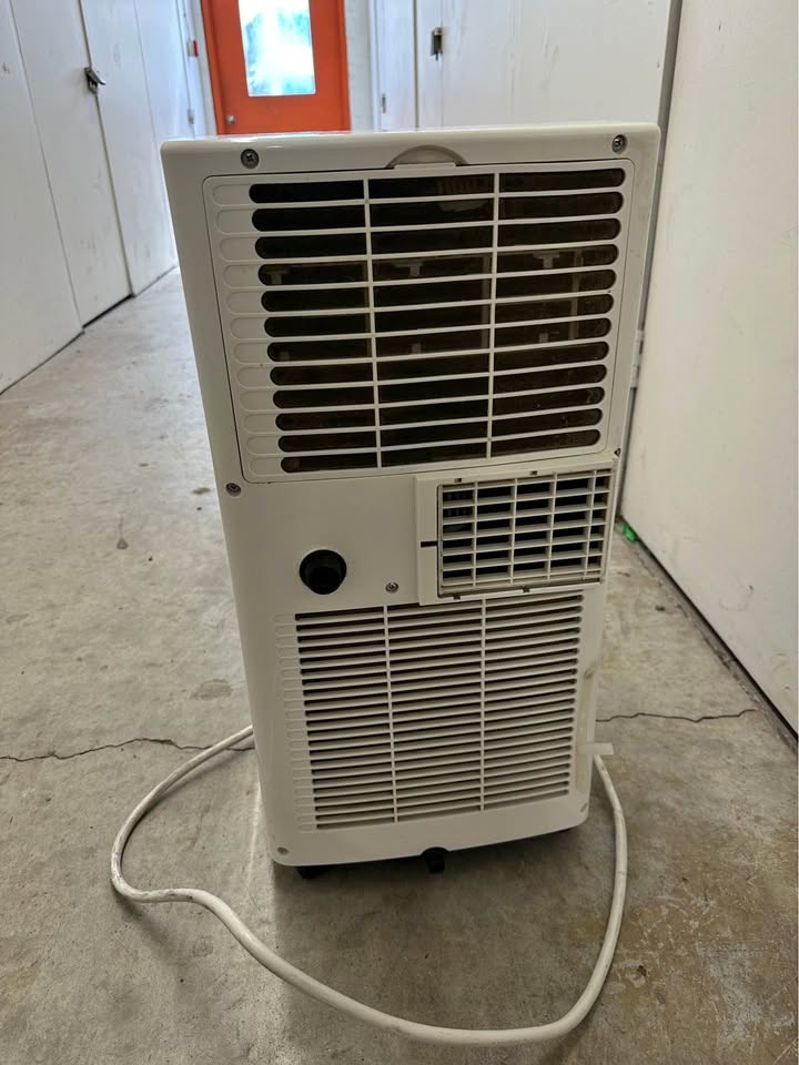 Arctic King Window Air Conditioner – Works Great
