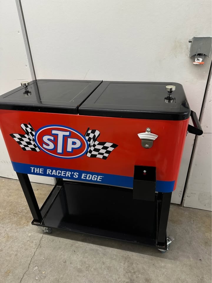 STP Racing Rolling Cooler – Patio / BBQ / Garage Bar - photo 2