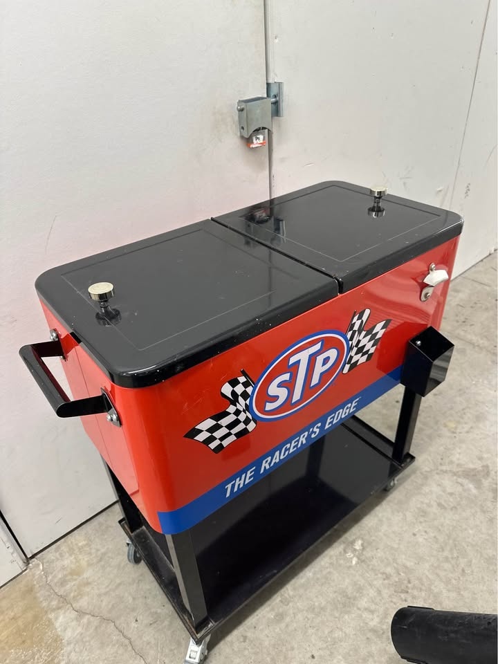 STP Racing Rolling Cooler – Patio / BBQ / Garage Bar - photo 3