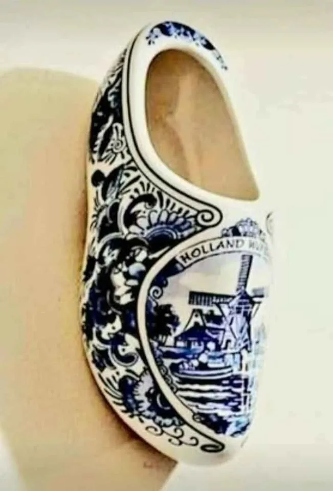 Large Hand Painted Porcelain Delft Clog image indicator(3)