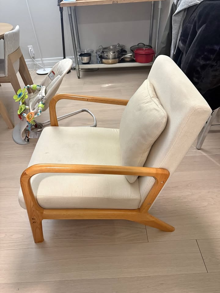 Mid-Century Modern Accent Chair – Solid Wood Frame