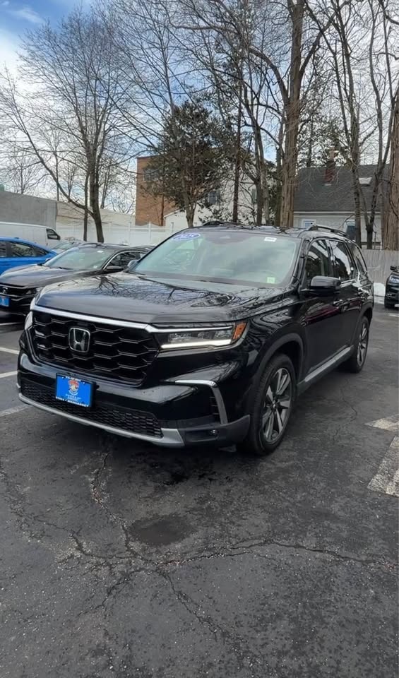 2025 Honda Pilot Touring SUV - photo 2