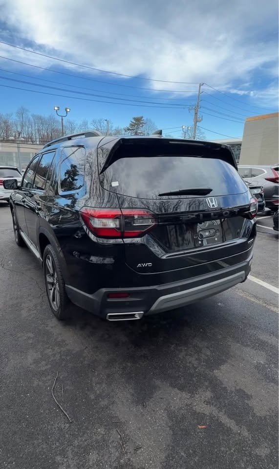 2025 Honda Pilot Touring SUV - photo 3