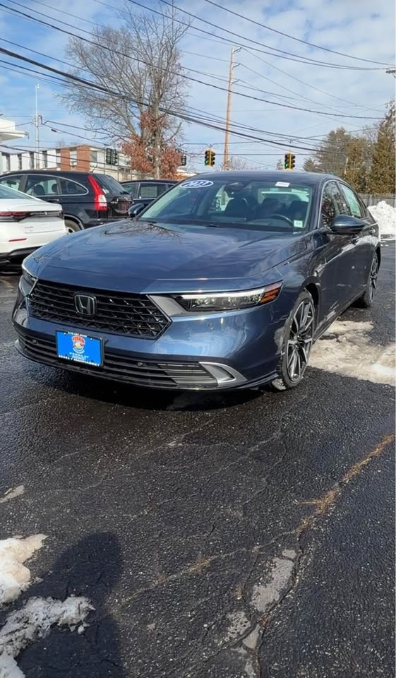 2023 Honda Accord Hybrid Touring Sedan 4D - photo 2