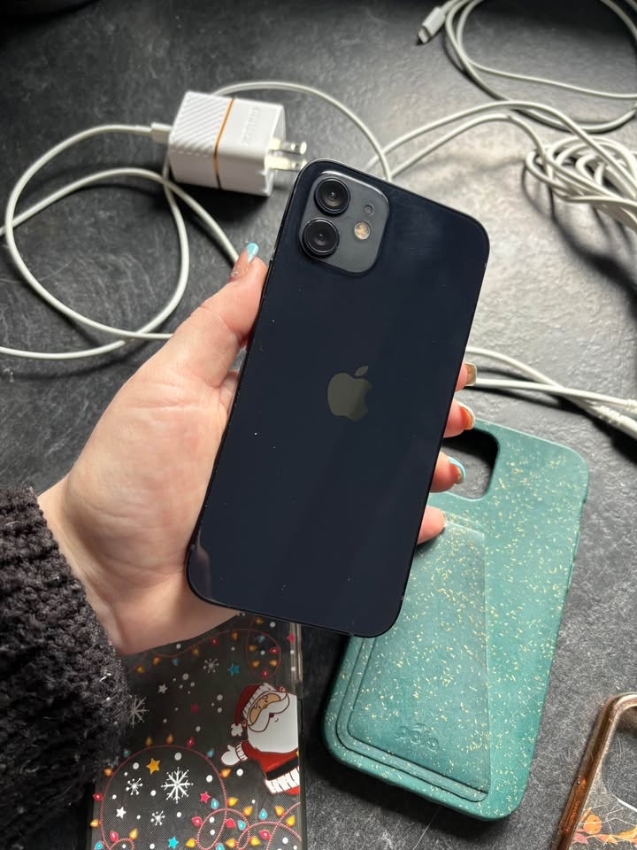 Black iPhone 12 and accessories - photo 2