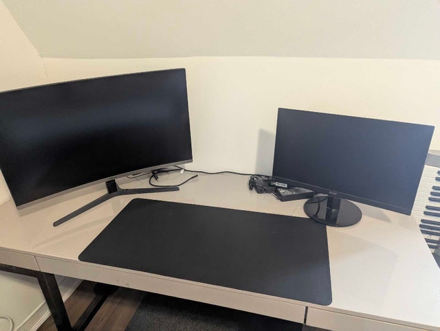 Office desk with three drawers