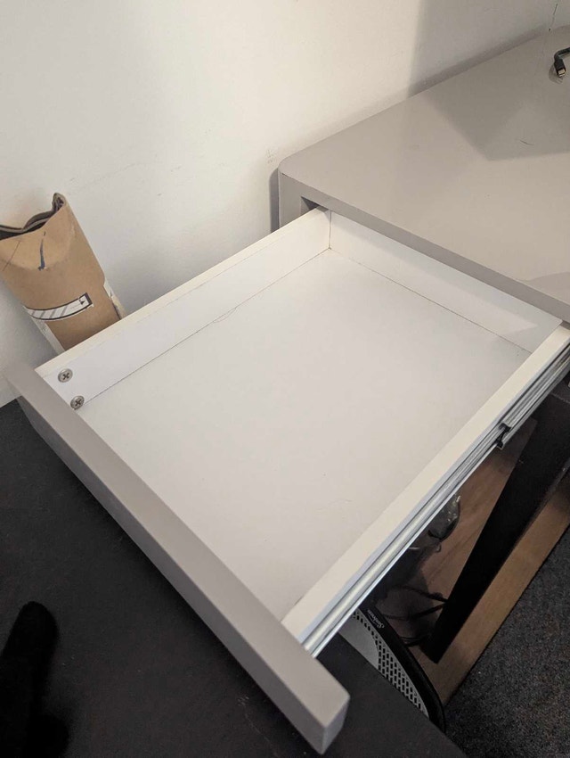 Office desk with three drawers - photo 4