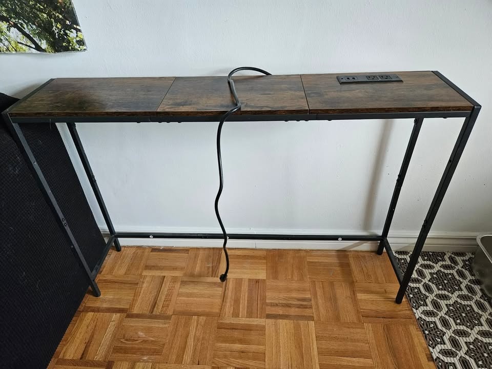 Console Table with Plug - photo 2