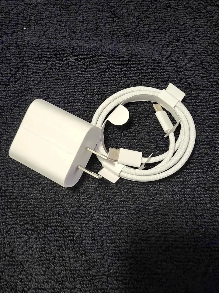 Iphone chargers, certified best quality, available in all kind thumbnail