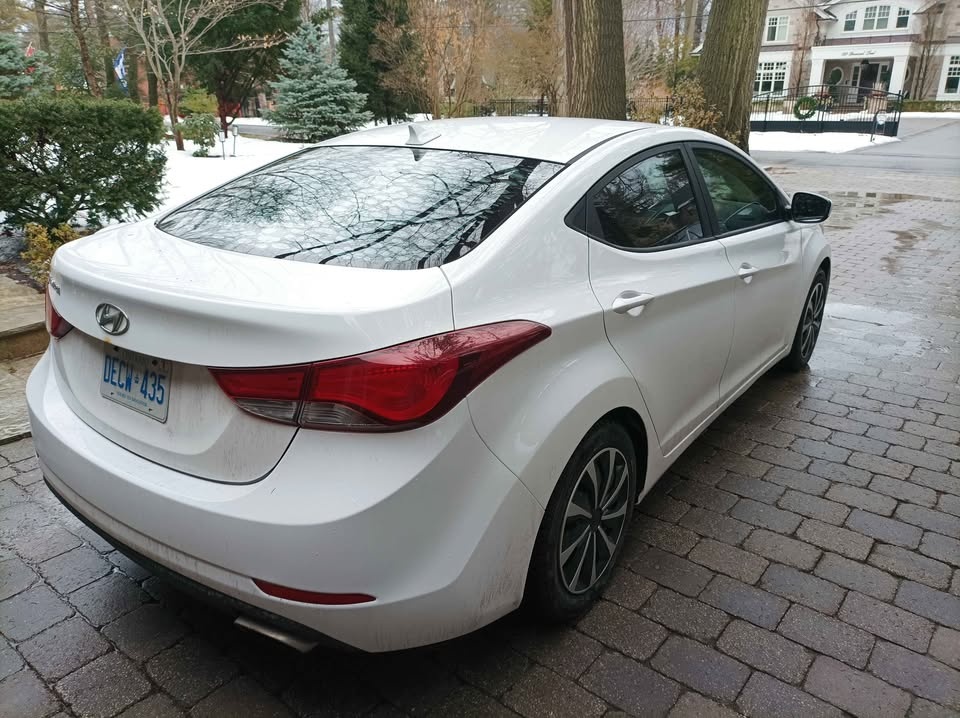 2015 Hyundai Elantra - photo 3