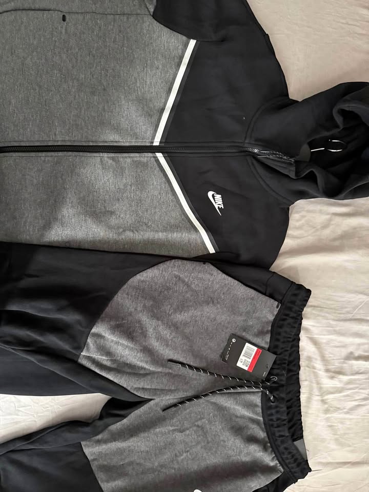 Nike tech fleece (full set)