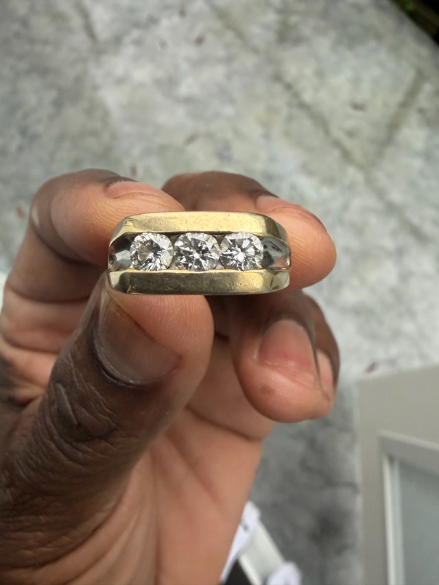 Diamond Ring - 1 Carat Yellow Gold - photo 3