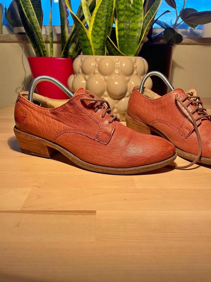 Womens FRYE brown leather boots, size US 7.5