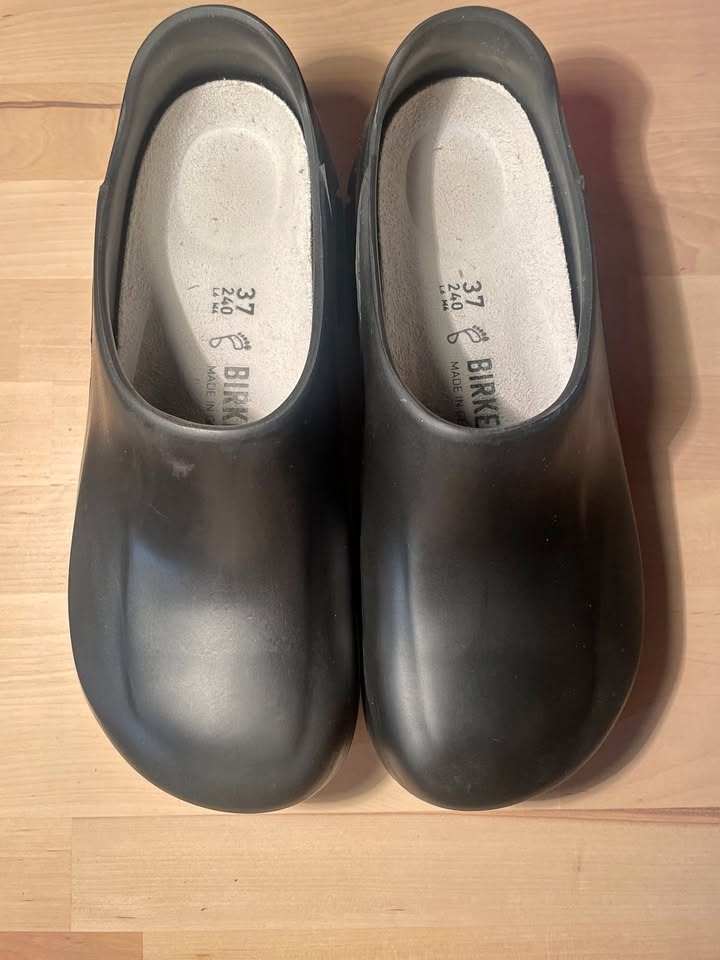 Birkenstock A630 PU Clogs Size 37 (Runs Large)