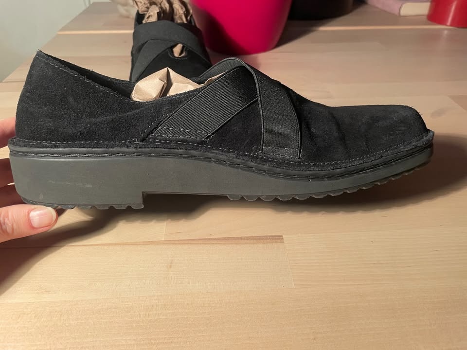 Naot Belgium Black Suede Slip-On Shoes Size 41 - photo 4