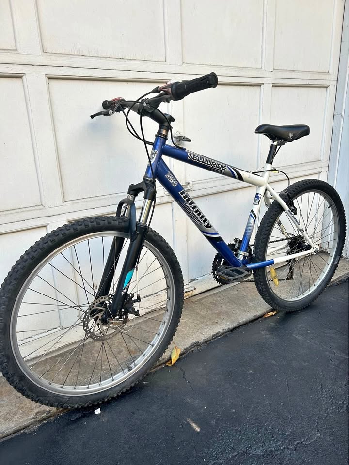 Infinity Telluride Bike 21-Speed Front Disc 26" Wheels