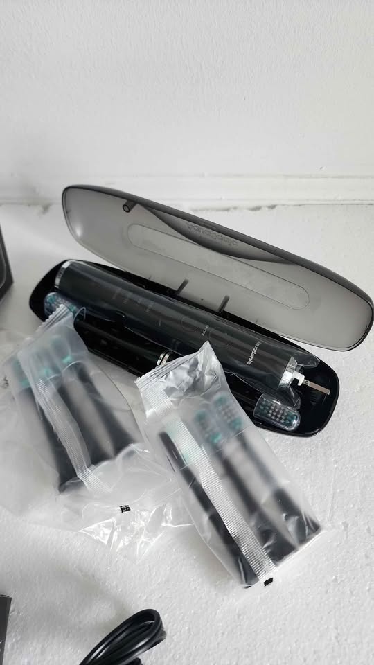 AquaSonic Black Series Ultra-Whitening Toothbrush - photo 5
