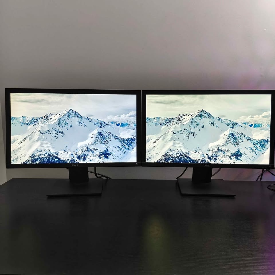 Two Amazing 1080p Dell Monitors in Mint Condition - photo 4