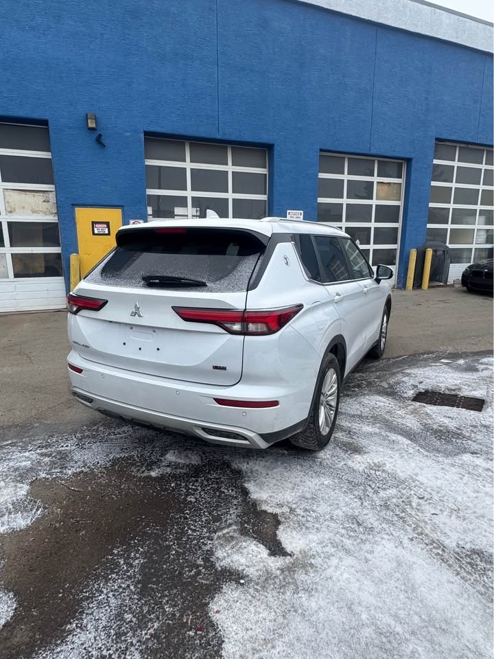 2023 Mitsubishi Outlander - photo 4