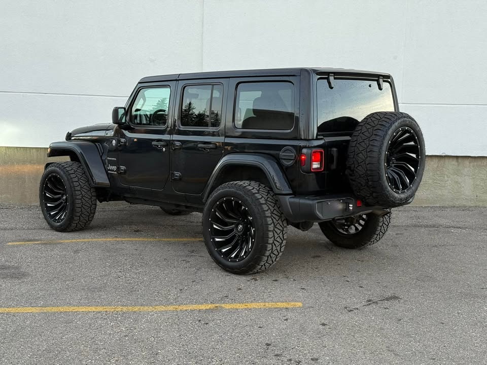 2023 Jeep Wrangler - photo 2