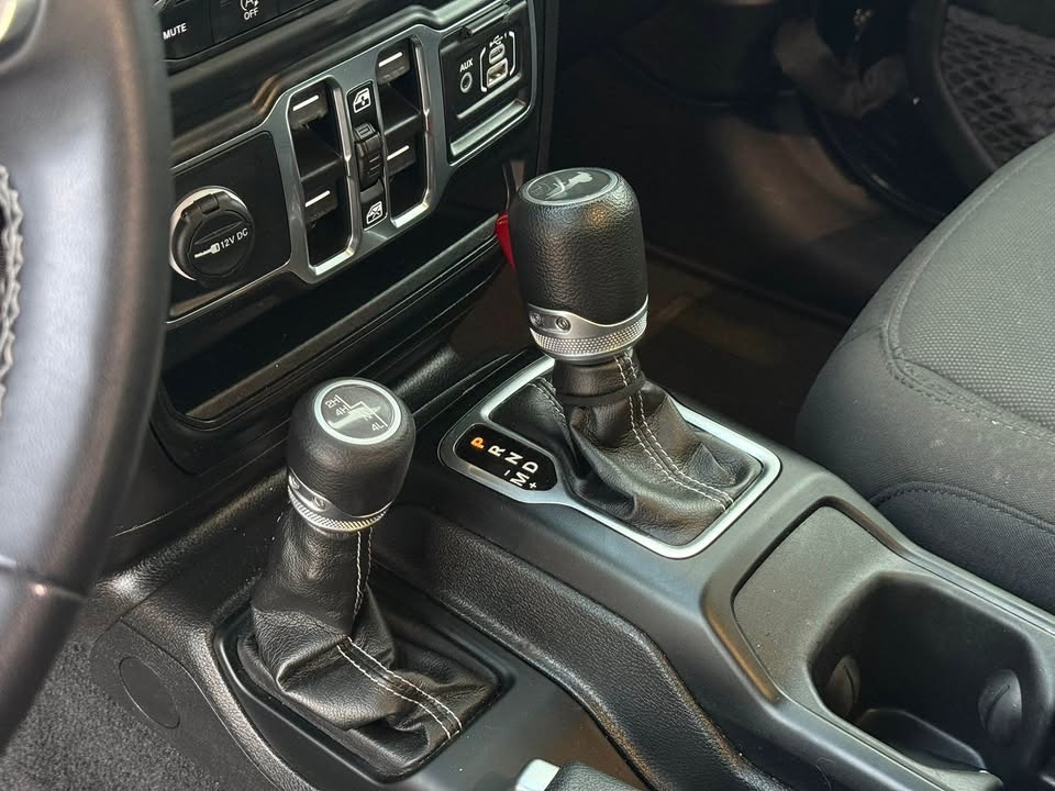 2023 Jeep Wrangler - photo 5