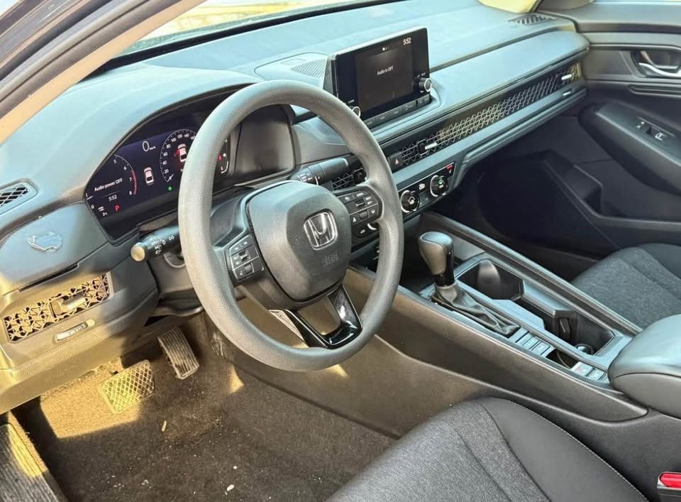 2023 Honda Accord - photo 4