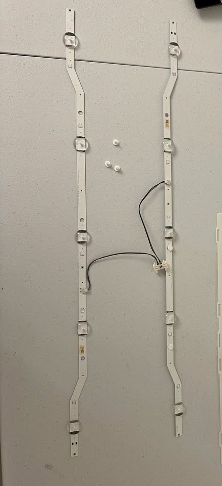 Samsung Smart TV HDTV UN32J400DAF LED Strips