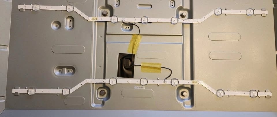Samsung Smart TV HDTV UN32J400DAF LED Strips - photo 2