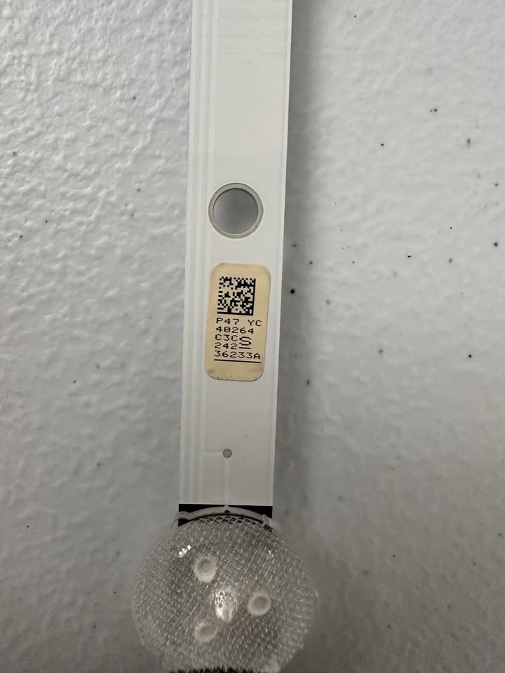 Samsung Smart TV HDTV UN32J400DAF LED Strips - photo 3