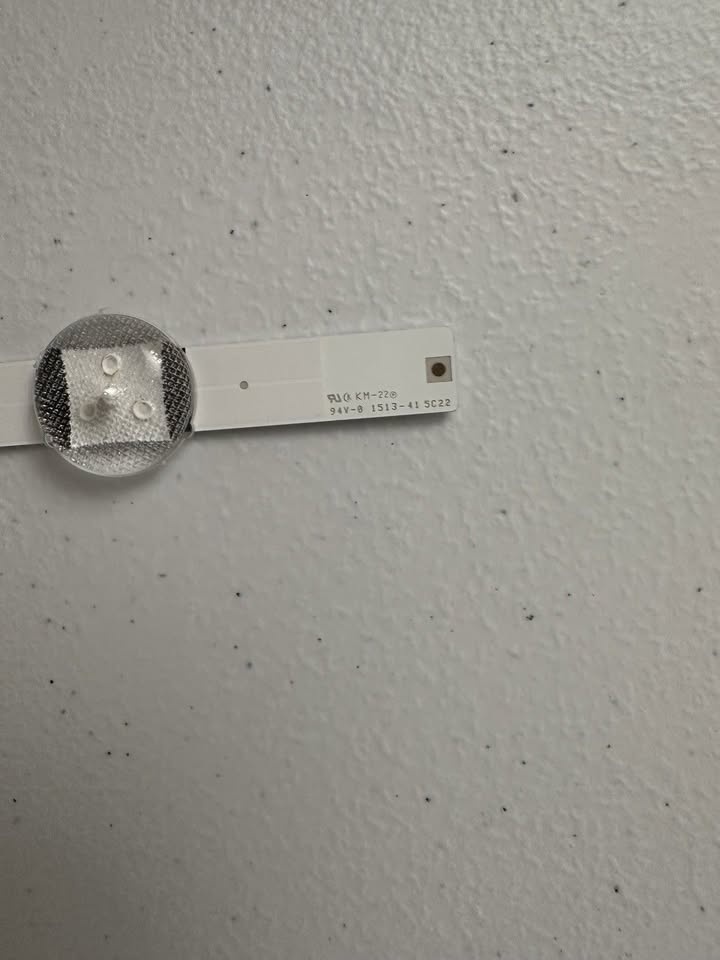 Samsung Smart TV HDTV UN32J400DAF LED Strips - photo 5