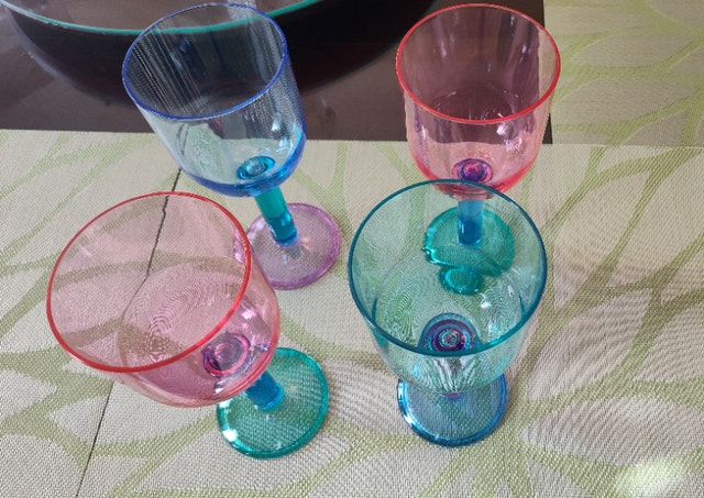 Set of four colourful wine/cocktail glasses - photo 2