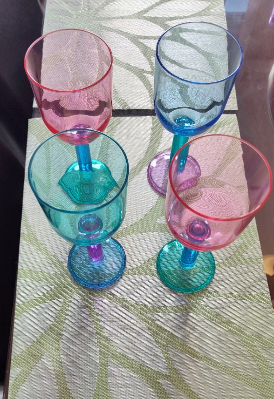 Set of four colourful wine/cocktail glasses - photo 3