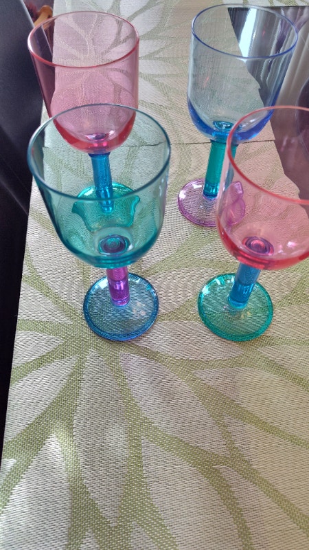 Set of four colourful wine/cocktail glasses - photo 5