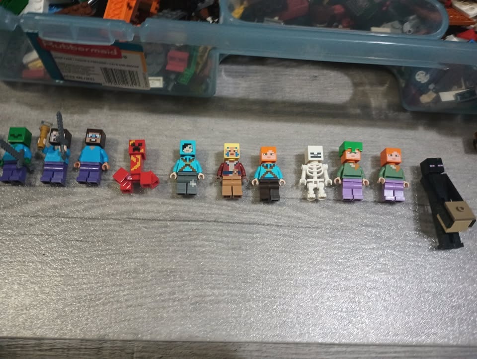 8+ Lbs Lego Lot: Minecraft Sets, Minifigs & More - photo 5