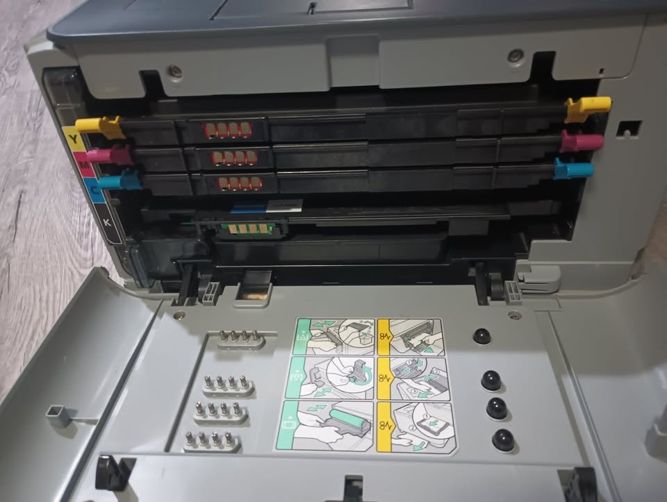 Samsung CLP-310N Colour Laser Printer For Parts w/ Toner - photo 2