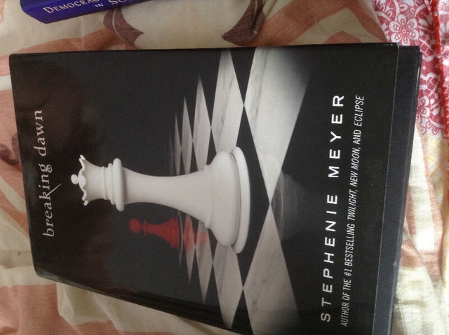 Twilight: Breaking Dawn by Stephenie Meyer
