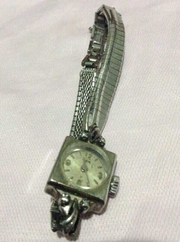 Vintage Elgin Mechanical Watch with 4 Real Diamonds