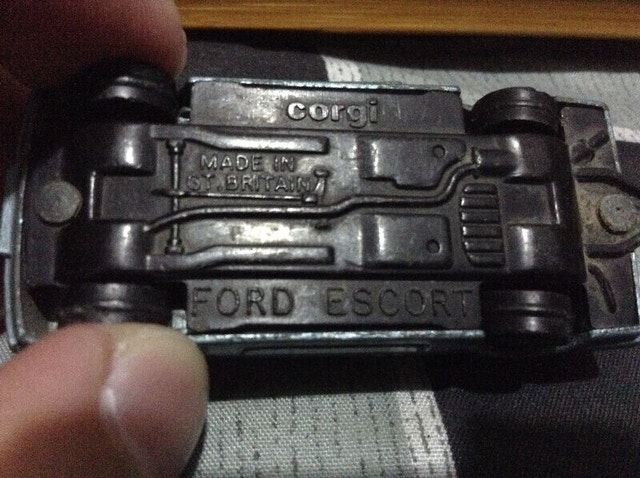 Vintage Corgi Ford Escort Diecast Car - Made in G.Britain - photo 2