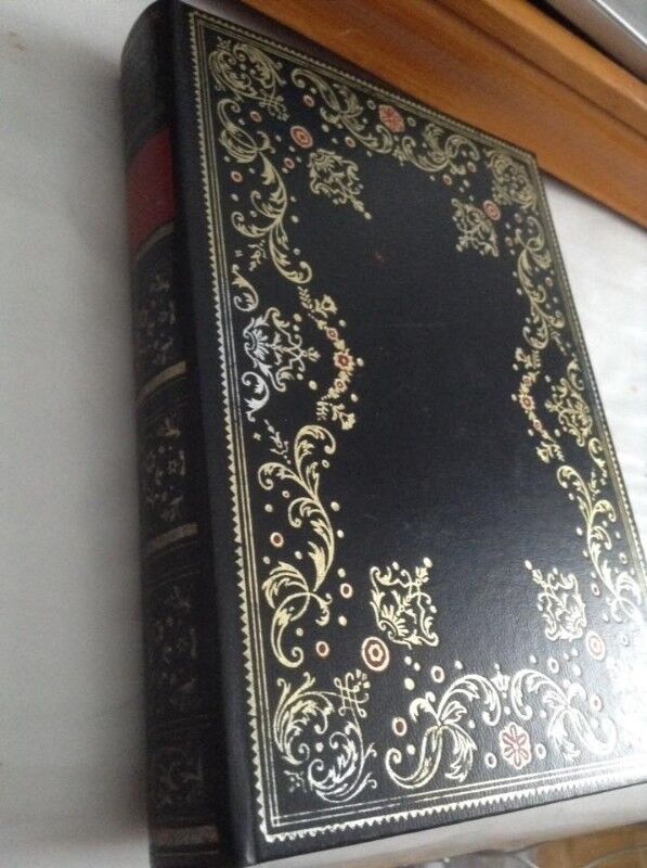 Hardcover: Les Crimes de L'Amour-Marquis de Sade (French Version