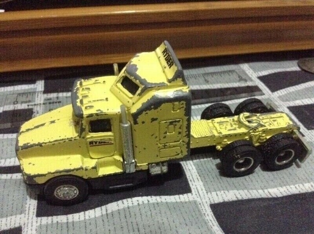 Rare Ertl Co. Kenworth Diecast Truck - Made in USA - photo 4