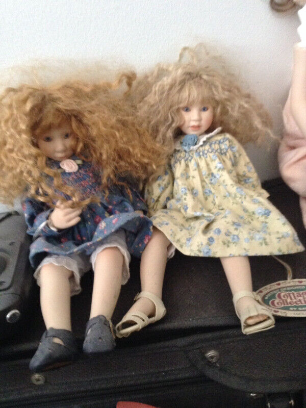 Two beautiful middle size porcelain Dolls - photo 2