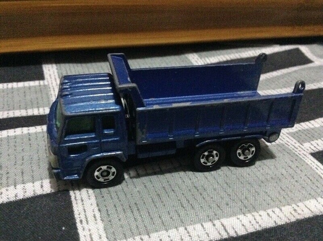 Rare Collectible TOMICA Diecast Car Hino Truck