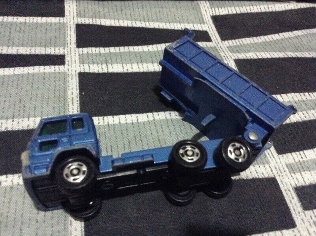 Rare Collectible TOMICA Diecast Car Hino Truck - photo 2
