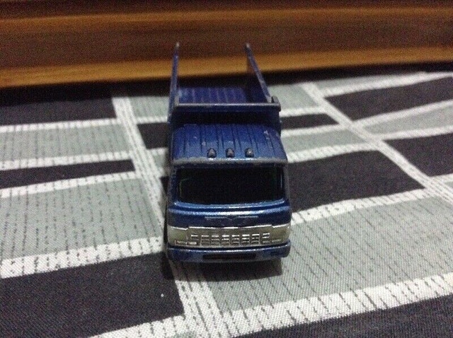 Rare Collectible TOMICA Diecast Car Hino Truck - photo 3