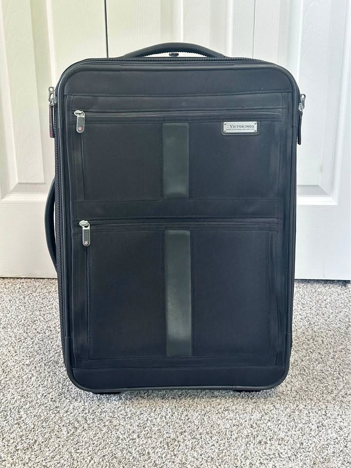 VICTORINOX SMALL LUGGAGE TRAVEL BAG