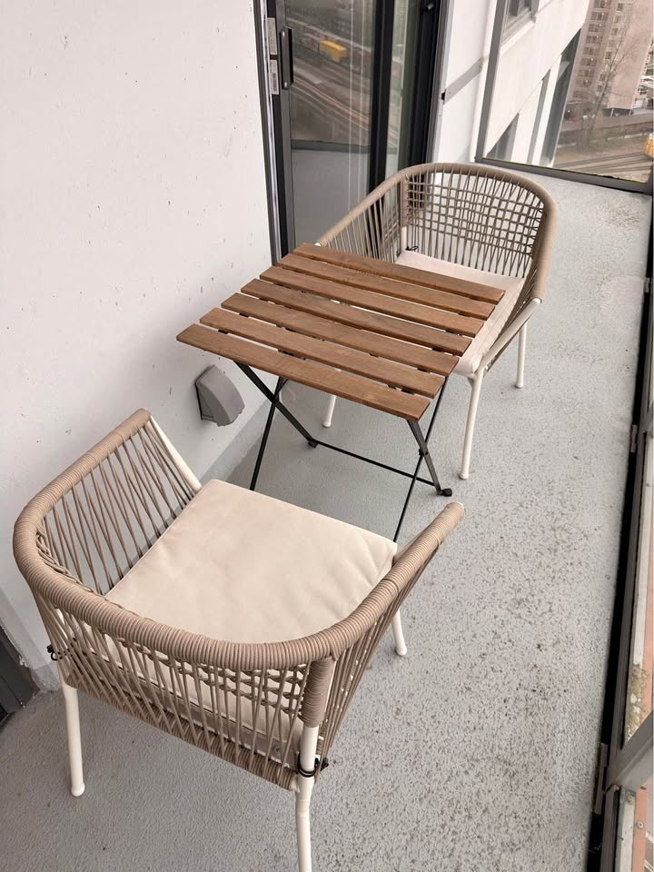 Patio Furniture: 2 Chairs + 1 Table